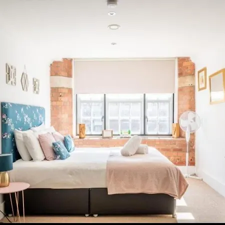 Centre With Parking Apartment