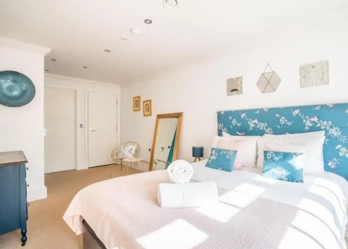 Centre With Parking *